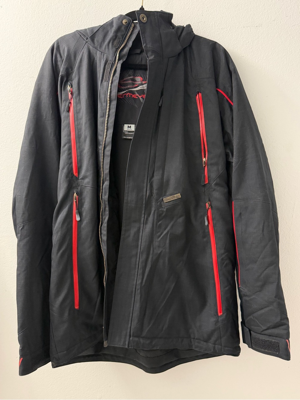 Obermeyer Black Ski Jacket with Red Zipper Accents mens medium